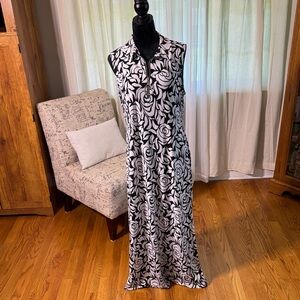 MSK Black and White Floral Swirl Maxi Dress